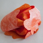 Mjuka material, 2011 Britta Carlström, broderat objekt i siden, 20x20 cm2