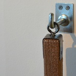 Måttstocken, detalj från installationen "Traditionen jag inte ärvde. Den mätbara ordningen. Den analyserande tanken" Nemshallen 2022 © Maria Wahlgren