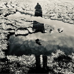 Står i strandängen som tar ner molnen i pölarna, Iphonefoto, ©Mona Petersson