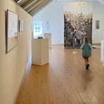 Glitter & dunkel, Stenhuset konsthall, utställningsvy. Konstnär: Monika Pettersson