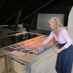 Laboratoriet IV/ Mariabroderier - kvinnor från en svunnen tid, Almgrens Sidenväveri & Museum © Anna-Karin Bylund 