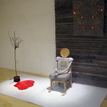 Anna-Lena Rydberg / Sagosyster, tovad stolfigur med värmedyna och magnet-famn. Bonad med broderade lysdioder och motstånd Södertälje Konsthall 2007 © Anna-Lena Rydberg