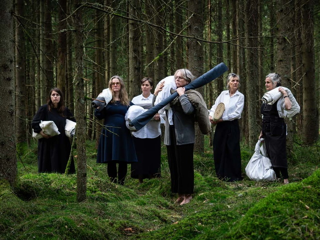 "Något om det vi bär – och om det som burits av dem innan oss" Arvbetagelse i Sjuhäradsbygden. Foto: Amelia Finngåård © Arvbetagelse